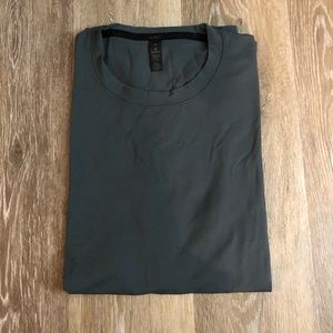 Men’s lululemon shirt (M)